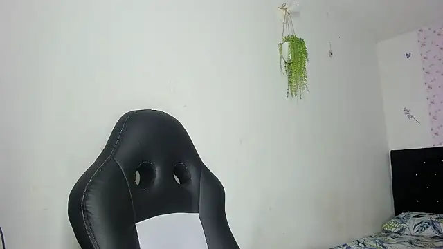 Alika01 online show from February 2, 2026, 1:43 pm