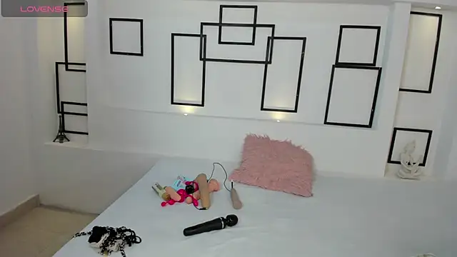 NicholScully online show from December 17, 2024, 7:37 pm