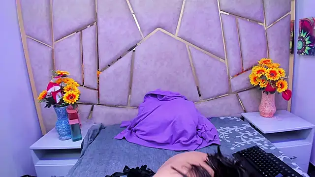 Kloe Candy1 online show from November 28, 2025, 4:37 am