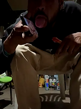 Snapshot of MrDickUdown24_7 chatting on November 5, 2025, 8:25 am MrDickUdown24 7 online show from November 5, 2025, 8:25 am