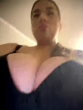 GabiBoobs online show from November 18, 2025, 7:18 pm