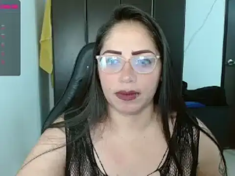 natashasmithe online show from February 1, 2025, 5:49 am