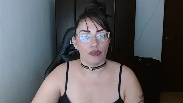 natashasmithe online show from February 24, 2025, 4:16 am