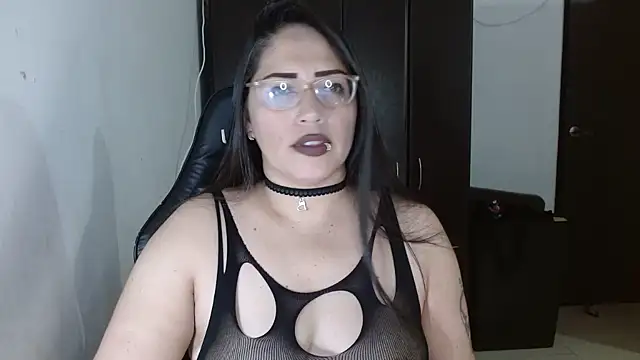 natashasmithe online show from November 17, 2025, 1:00 am