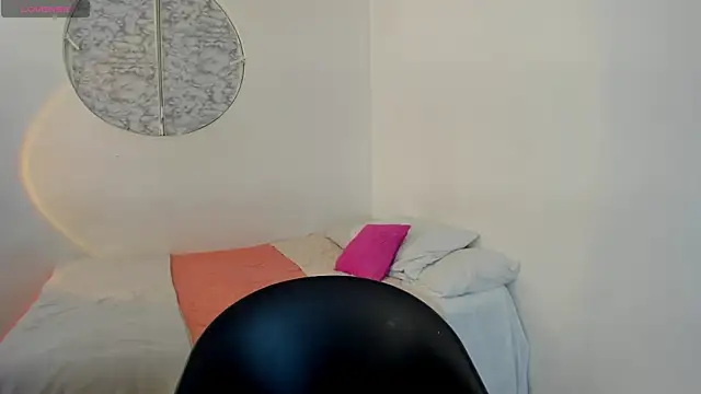 IsabelaVanegas  online show from January 10, 2026, 7:26 pm