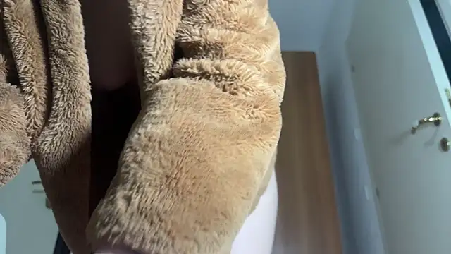 Snapshot of Monicbabe chatting on February 19, 2026, 2:35 pm Monicbabe online show from February 19, 2026, 2:35 pm