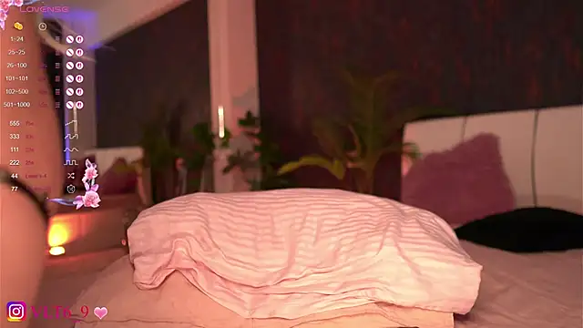 violettabunny03 online show from March 14, 2025, 2:31 am