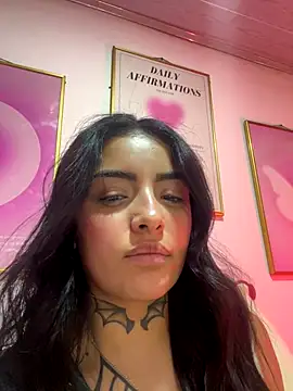 Hinataw33d01 online show from October 26, 2025, 10:58 pm