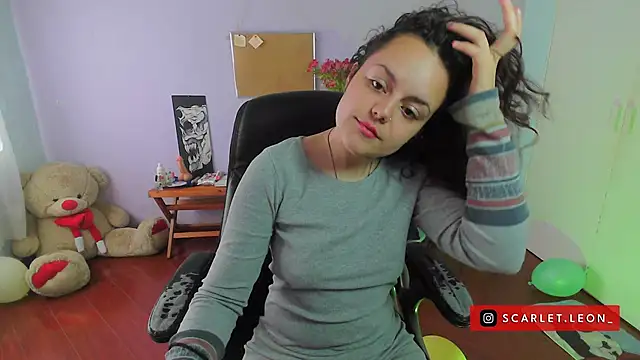 Snapshot of Scarletleon77 chatting on December 4, 2024, 2:37 pm Scarletleon77 online show from December 4, 2024, 2:37 pm