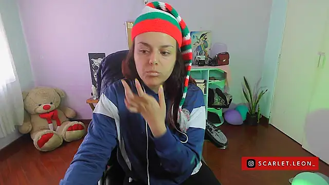 Snapshot of Scarletleon77 chatting on December 11, 2024, 4:20 pm Scarletleon77 online show from December 11, 2024, 4:20 pm