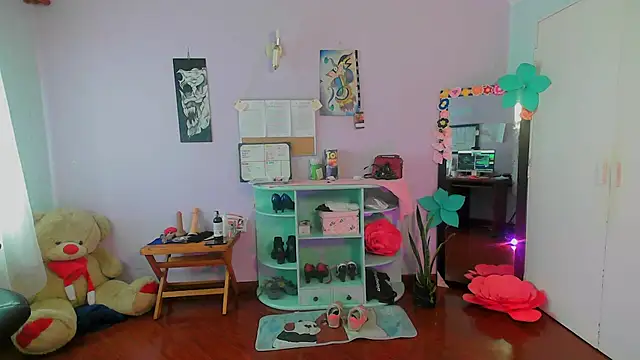 Snapshot of Scarletleon77 chatting on March 18, 2025, 3:31 pm Scarletleon77 online show from March 18, 2025, 3:31 pm