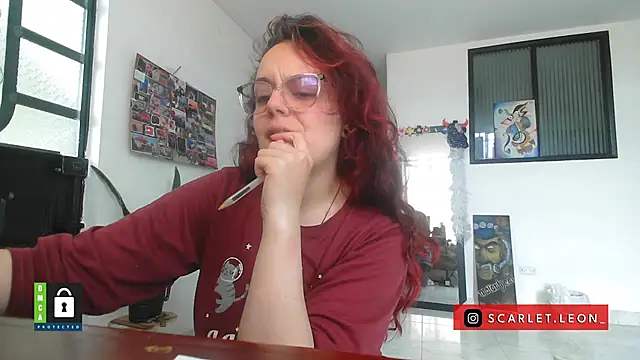 Snapshot of Scarletleon77 chatting on October 14, 2025, 3:24 pm Scarletleon77 online show from October 14, 2025, 3:24 pm
