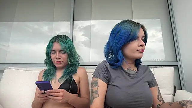 Snapshot of SinisterDarling chatting on November 3, 2025, 9:27 pm SinisterDarling online show from November 3, 2025, 9:27 pm