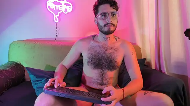 Snapshot of axel_giracr chatting on November 25, 2025, 7:25 pm axel giracr online show from November 25, 2025, 7:25 pm