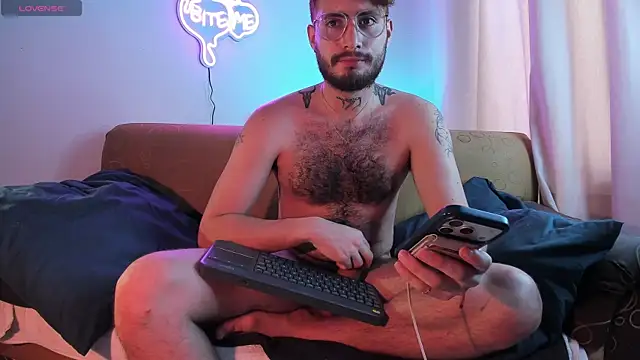 Snapshot of axel_giracr chatting on December 15, 2025, 7:18 pm axel giracr online show from December 15, 2025, 7:18 pm