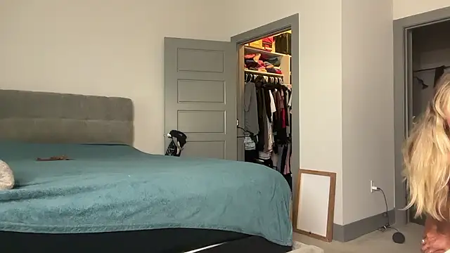 Snapshot of ElenaErickson chatting on December 2, 2024, 7:49 pm ElenaErickson online show from December 2, 2024, 7:49 pm