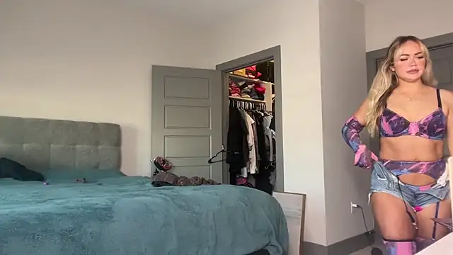 Snapshot of ElenaErickson chatting on December 30, 2024, 10:45 pm ElenaErickson online show from December 30, 2024, 10:45 pm