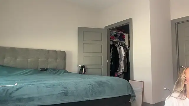 Snapshot of ElenaErickson chatting on January 8, 2025, 9:01 pm ElenaErickson online show from January 8, 2025, 9:01 pm