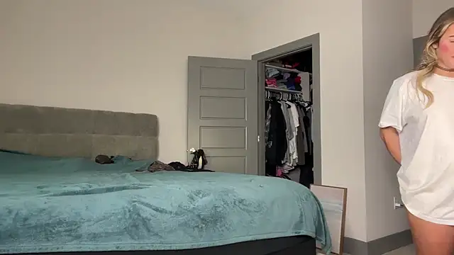 Snapshot of ElenaErickson chatting on January 9, 2025, 12:03 am ElenaErickson online show from January 9, 2025, 12:03 am