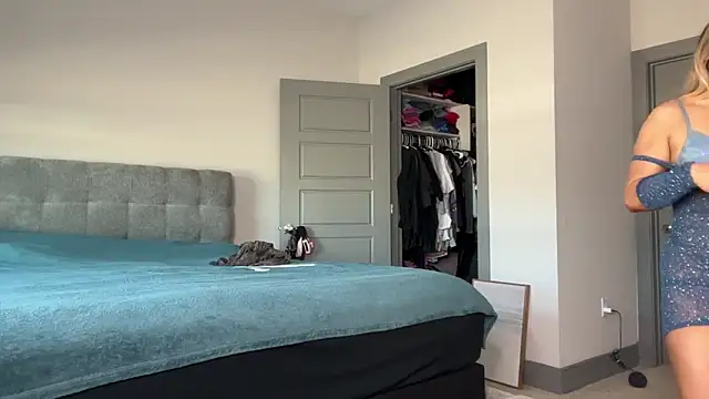 Snapshot of ElenaErickson chatting on January 13, 2025, 8:04 pm ElenaErickson online show from January 13, 2025, 8:04 pm