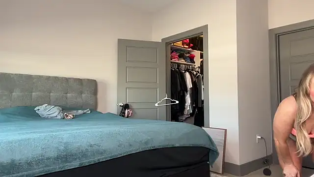 Snapshot of ElenaErickson chatting on January 15, 2025, 8:05 pm ElenaErickson online show from January 15, 2025, 8:05 pm