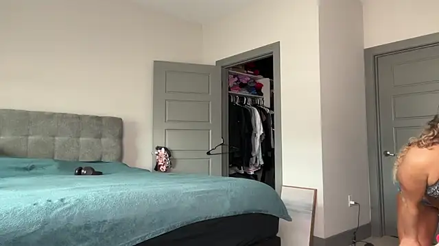 Snapshot of ElenaErickson chatting on January 27, 2025, 7:46 pm ElenaErickson online show from January 27, 2025, 7:46 pm