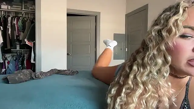 Snapshot of ElenaErickson chatting on January 27, 2025, 10:49 pm ElenaErickson online show from January 27, 2025, 10:49 pm