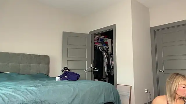 Snapshot of ElenaErickson chatting on February 3, 2025, 11:47 pm ElenaErickson online show from February 3, 2025, 11:47 pm