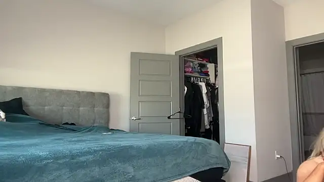 Snapshot of ElenaErickson chatting on February 26, 2025, 8:00 pm ElenaErickson online show from February 26, 2025, 8:00 pm