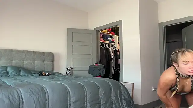 Snapshot of ElenaErickson chatting on March 17, 2025, 7:48 pm ElenaErickson online show from March 17, 2025, 7:48 pm