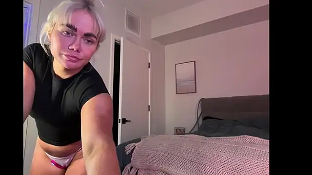 Snapshot of ElenaErickson chatting on December 17, 2025, 4:18 am ElenaErickson online show from December 17, 2025, 4:18 am