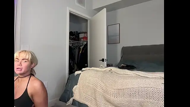 Snapshot of ElenaErickson chatting on December 22, 2025, 2:41 am ElenaErickson online show from December 22, 2025, 2:41 am