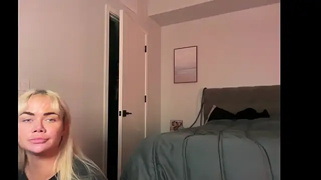 Snapshot of ElenaErickson chatting on January 7, 2026, 4:48 am ElenaErickson online show from January 7, 2026, 4:48 am