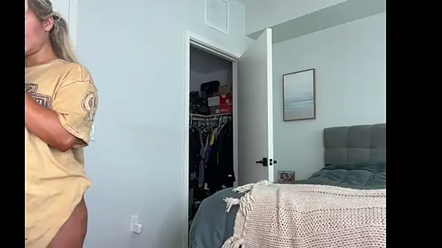 Snapshot of ElenaErickson chatting on February 25, 2026, 8:51 pm ElenaErickson online show from February 25, 2026, 8:51 pm