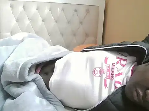 Snapshot of just_nala chatting on April 15, 2026, 6:09 am just nala online show from April 15, 2026, 6:09 am