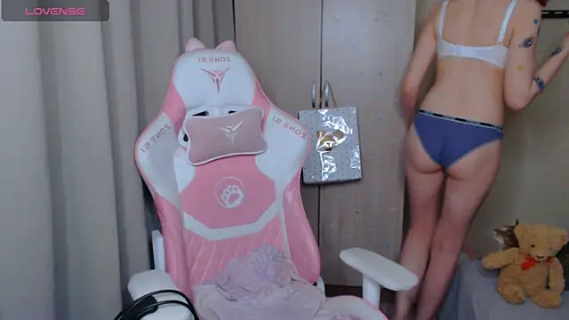 Snapshot of LeahGottty chatting on October 9, 2025, 10:30 pm LeahGottty online show from October 9, 2025, 10:30 pm