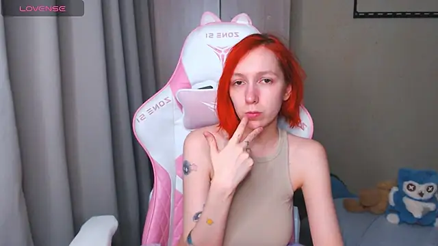 Snapshot of LeahGottty chatting on November 14, 2025, 3:05 am LeahGottty online show from November 14, 2025, 3:05 am