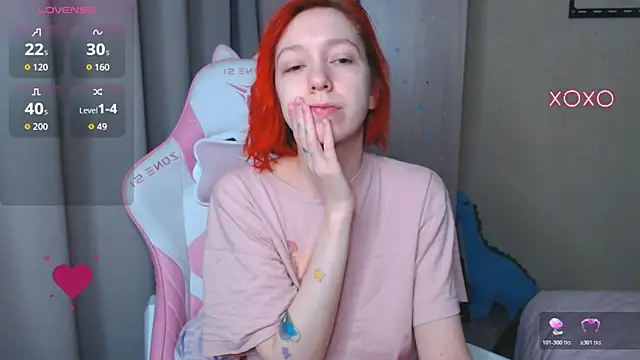 Snapshot of LeahGottty chatting on November 27, 2025, 2:13 am LeahGottty online show from November 27, 2025, 2:13 am