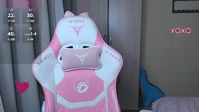 Snapshot of LeahGottty chatting on November 28, 2025, 2:14 am LeahGottty online show from November 28, 2025, 2:14 am