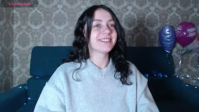 Snapshot of Louise_Lavender chatting on February 5, 2025, 4:27 am Louise Lavender online show from February 5, 2025, 4:27 am