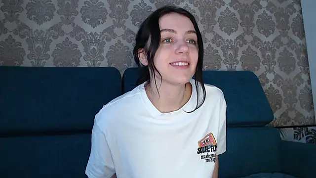 Snapshot of Louise_Lavender chatting on February 26, 2025, 4:14 am Louise Lavender online show from February 26, 2025, 4:14 am