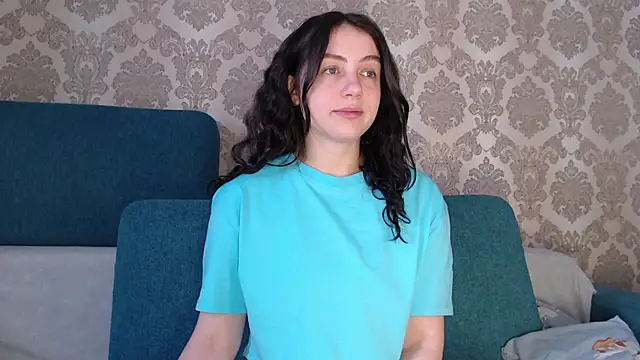 Snapshot of Louise_Lavender chatting on March 5, 2025, 8:21 am Louise Lavender online show from March 5, 2025, 8:21 am