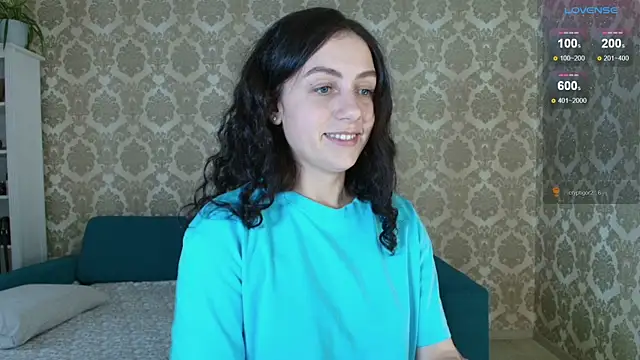 Snapshot of Louise_Lavender chatting on October 8, 2025, 10:13 am Louise Lavender online show from October 8, 2025, 10:13 am