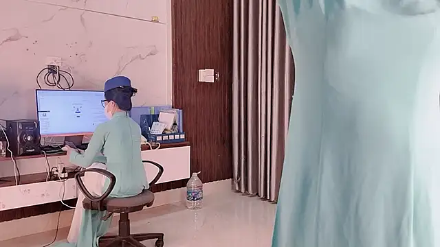 Mono-Stewardesss online show from October 17, 2025, 3:14 pm