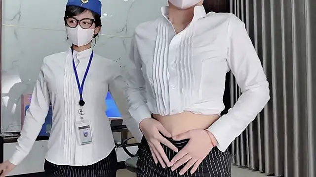 Mono-Stewardesss online show from November 22, 2025, 5:23 pm