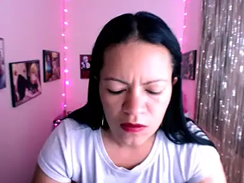 Snapshot of Cristal_w chatting on January 16, 2025, 6:59 pm Cristal w online show from January 16, 2025, 6:59 pm