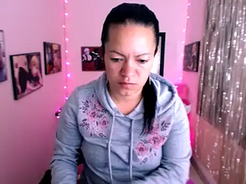 Snapshot of Cristal_w chatting on January 20, 2025, 1:11 pm Cristal w online show from January 20, 2025, 1:11 pm