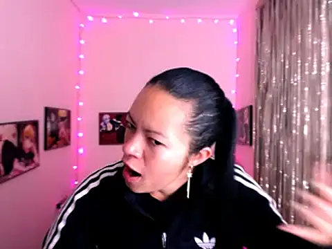 Snapshot of Cristal_w chatting on January 21, 2025, 12:18 pm Cristal w online show from January 21, 2025, 12:18 pm