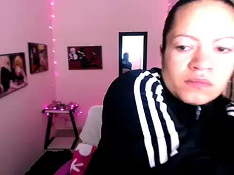 Snapshot of Cristal_w chatting on January 24, 2025, 12:52 pm Cristal w online show from January 24, 2025, 12:52 pm