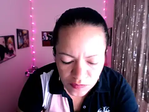 Snapshot of Cristal_w chatting on January 27, 2025, 4:54 pm Cristal w online show from January 27, 2025, 4:54 pm